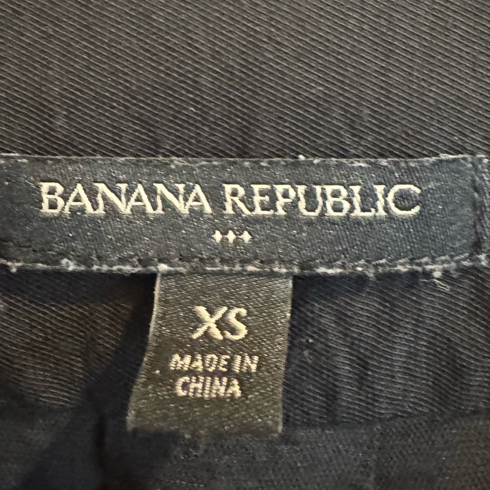 Banana Republic Women’s Black Button-Up shirt - Picture 5 of 6